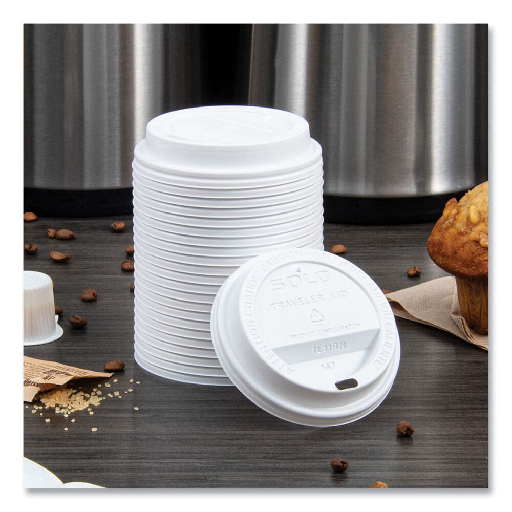 Traveler Cappuccino Style Dome Lid, Fits 10 oz Cups, White, 100/Pack, 10 Packs/Carton - Image 4